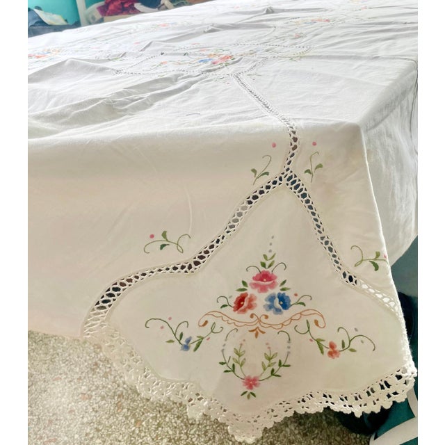 Vintage Handmade Tablecloth & 9 Napkins Set – Embroidered Floral, Crocheted Edges, Cutwork For Sale In Miami - Image 6 of 10
