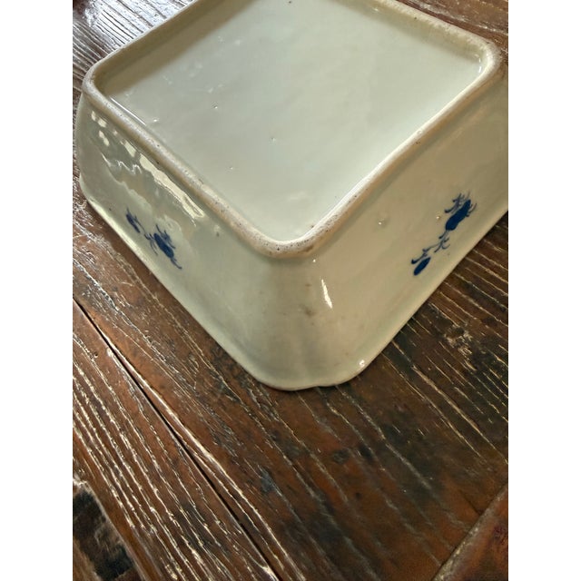 Antique Chinese Blue & White Export Porcelain Serving Dish | Pagoda Landscape 19th Century For Sale - Image 11 of 12