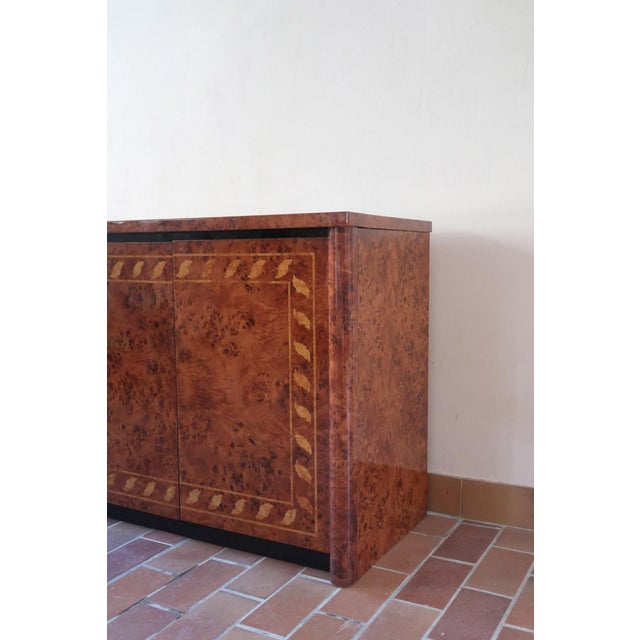 1970s Italian Burl Elm and Marquetry Sideboard, 1970s For Sale - Image 5 of 15