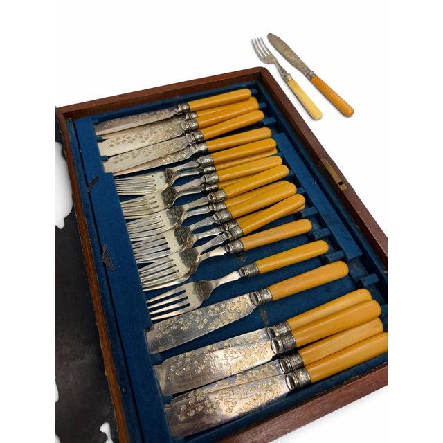 Antique Victorian Fenton Brothers Sheffield 25-Pc Fish Service Master Canteen Set For Sale In West Palm - Image 6 of 8