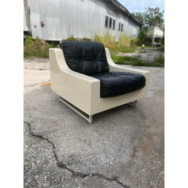 Mid-Century Modern Vintage Sofa Set in Fiberglass With Black Tufted Cushions | in the Style of Homecrest For Sale - Image 3 of 13