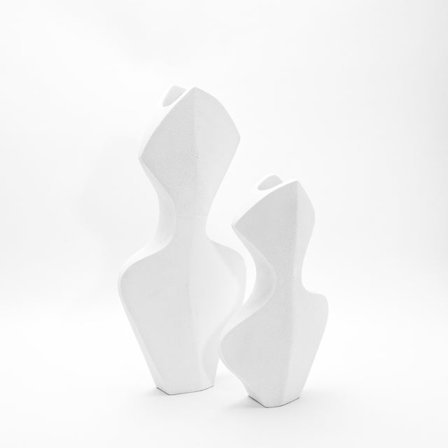 White Modern Sculptural Vase in White Shagreen by R&y Augousti For Sale - Image 8 of 9