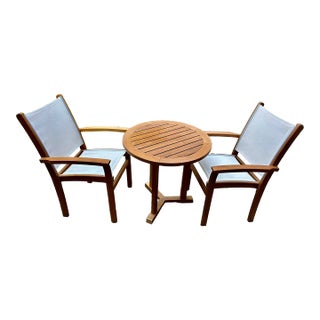 Kingsley & Bate Bistro Patio Teak Essex Round Table & 2 St. Tropez Sling Arm Chairs For Sale