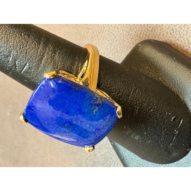 13 Ct Emerald cut Natural Lapis Lazuli Ring in 14 Kt Yellow Gold, Estate Size 8 For Sale - Image 4 of 18