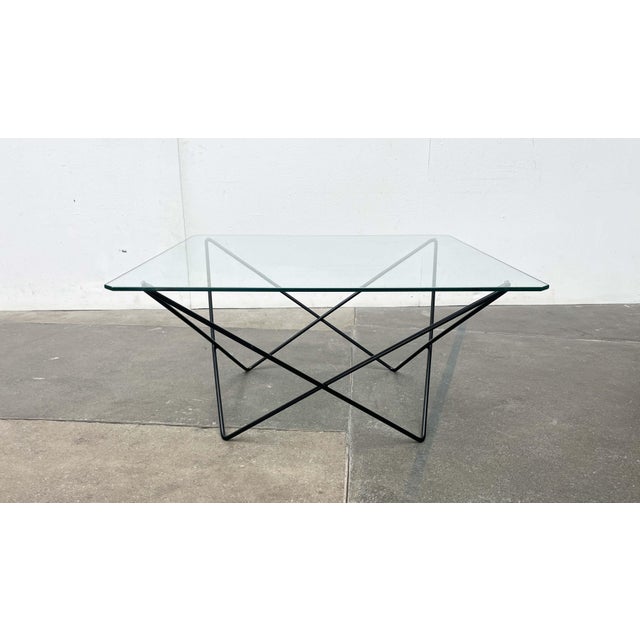 Elegant table base with round steel frame. The finely crafted frame made of black-coated round steel is reminiscent of the...