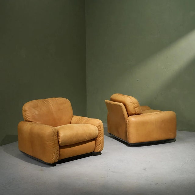 Mid-Century Modern Piumotto Armchairs in Cognac Leather by Arrigo Arrighi for Busnelli, Italy, 1970s, Set of 2 For Sale - Image 3 of 12