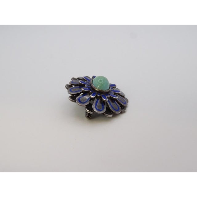 Art Nouveau Cabochon Flower Brooch in Antiqued Metal, Enamel and Turquoise, France, 1920s For Sale - Image 15 of 18