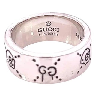 1990s Gucci Estate Engraved Ring Size 8 Sterling Silver 8.5 mm Height For Sale