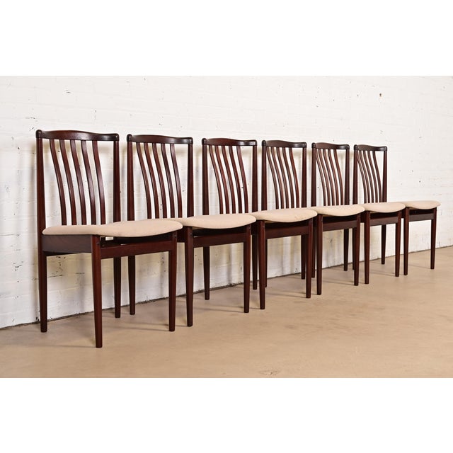 Vamdrup Stolefabrik Danish Modern Sculpted Solid Rosewood Dining Chairs by Vamdrup Stolefabrik, Set of Six For Sale - Image 4 of 11
