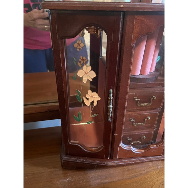 “Vintage 1980s Mahogany-Stained Jewelry Armoire Box With Dual Necklace Carousels & Painted Floral Glass Doors For Sale - Image 4 of 4