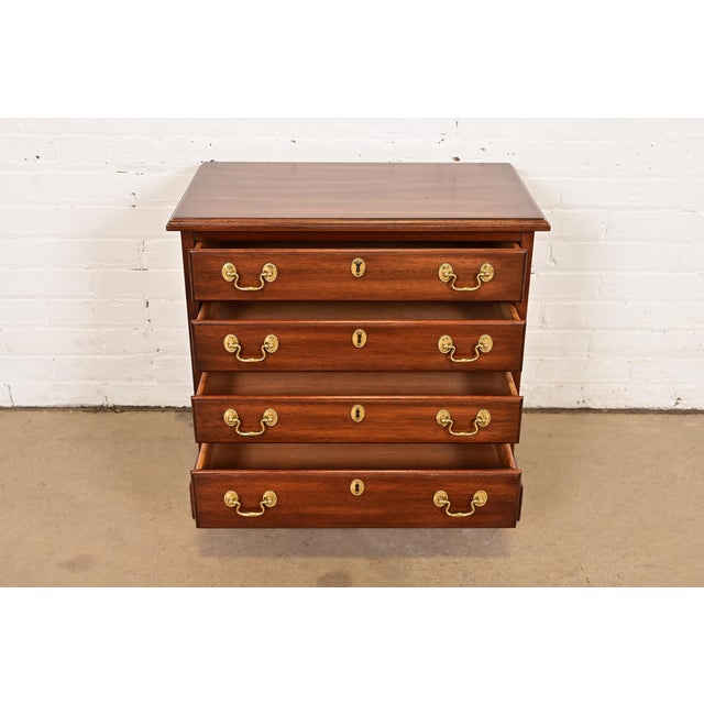 Late 20th Century Henkel Harris Georgian Solid Mahogany Nightstand or Bachelor Chest For Sale In South Bend - Image 6 of 14