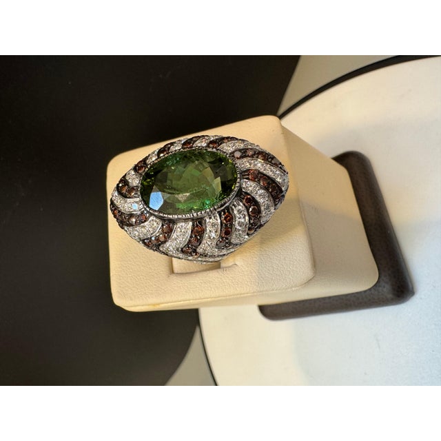 10 Ct Green Tourmaline & 4.2 Ct Diamond Zigzag Cocktail Ring 18 Kt White Gold Size 6.5 This spectacular Cocktail ring...
