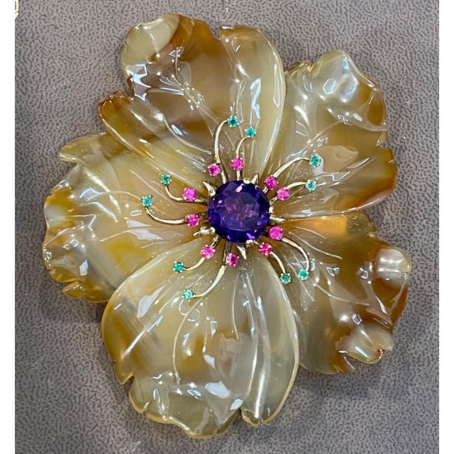 2010s 400 Carat Natural Agate, Amethyst, Ruby and Emerald Big Flower Pin 14K Gold For Sale - Image 5 of 18