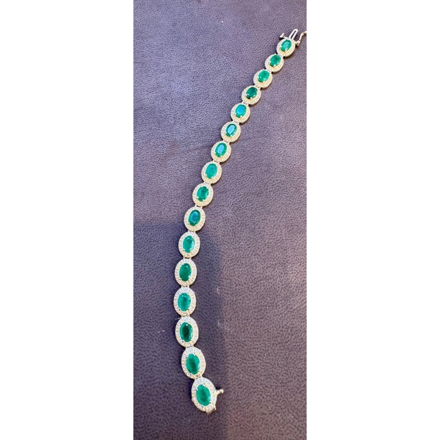 16 Carat Oval Cut Emerald and Diamond Tennis Bracelet 14 Karat Yellow Gold For Sale In New York - Image 6 of 18