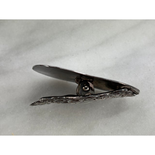 This exquisite antique Art Nouveau paper clip is crafted in sterling silver and features an intricate design of two...