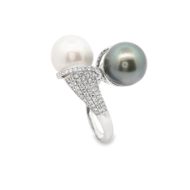 White & Tahitian Cultured Pearl Diamond 18k White Gold Bypass Ring Size 7 For Sale In Los Angeles - Image 6 of 6