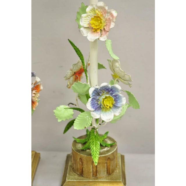 White Vintage Italian Hollywood Regecy Painted Flower Iron Toleware Boudoir Lamps Pair For Sale - Image 8 of 12
