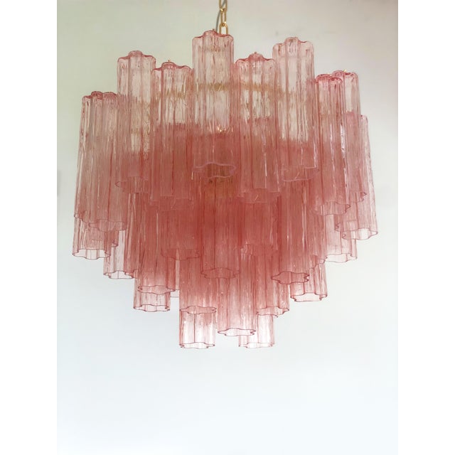 Mid-Century Modern Contemporary Scenographic Pink “Tronchi” Murano Glass Chandelier in Venini Style For Sale - Image 3 of 6