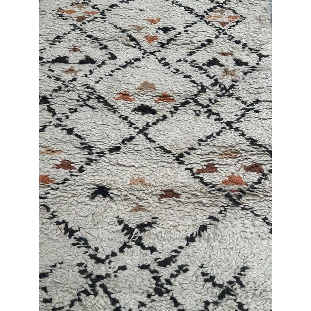 Gray Small Mid-Century Moroccan Tribal Beni Ouarain Rug, 1940s For Sale - Image 8 of 17