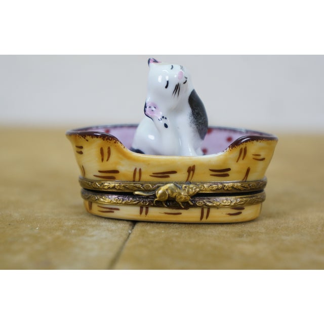 Late 20th Century Gérard Ribierre Limoges France Peint Main Trinket Keepsake Cat Basket Box 2" For Sale - Image 9 of 12