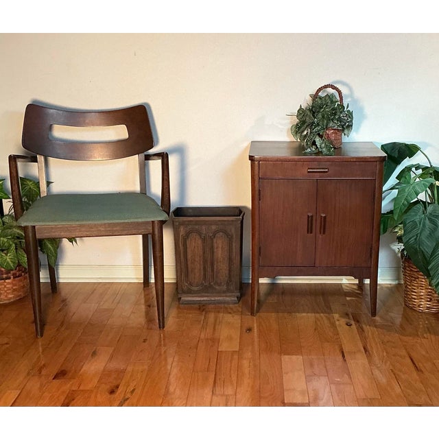 Pair Vintage Pearl-Wick Wastebaskets Faux Wood Brown, Circa 1960s For Sale - Image 12 of 12
