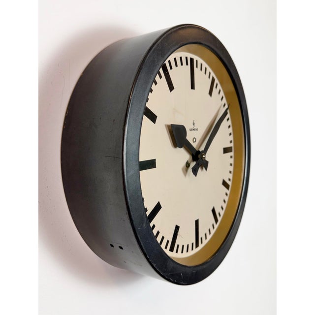 1950s Black Industrial Factory Wall Clock from Siemens, 1950s For Sale - Image 5 of 18