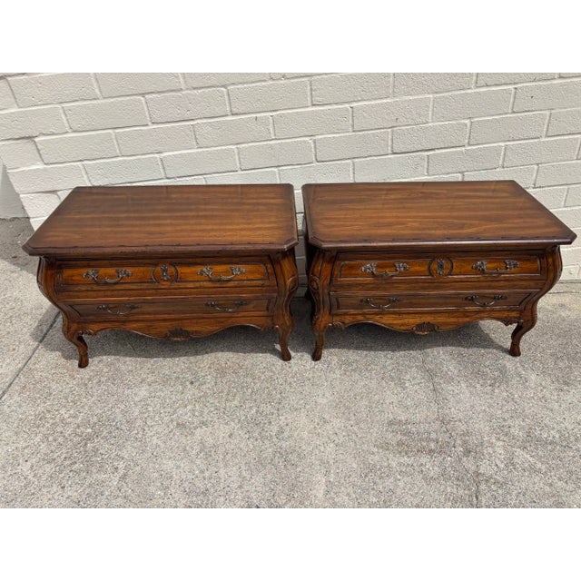 Pair of Vintage Heritage Grand Tour French Louis XV Style Bombe Chests / Nightstands For Sale - Image 10 of 12