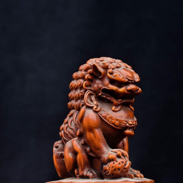 Brown Vintage Boxwood Carved Guardian Lion Figure – Seated Foo Dog on Rectangular Base For Sale - Image 8 of 9
