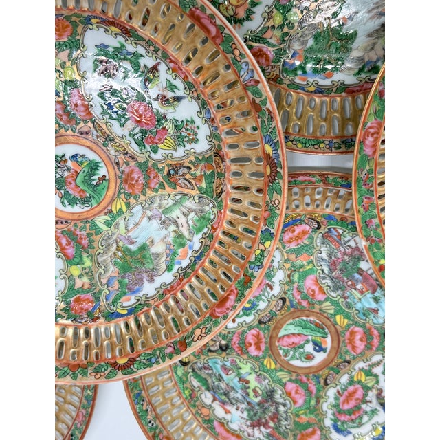 Set of Eight Chinese Export Reticulated Rose Medallion Plates, 19th Century #2 For Sale - Image 10 of 10