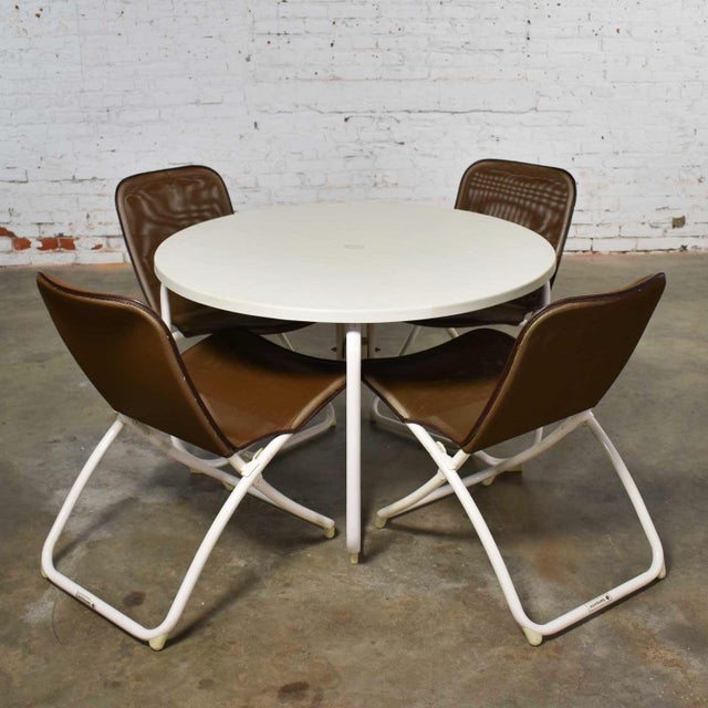 Mid Century Modern Samsonite Round Patio Dining Table And 4