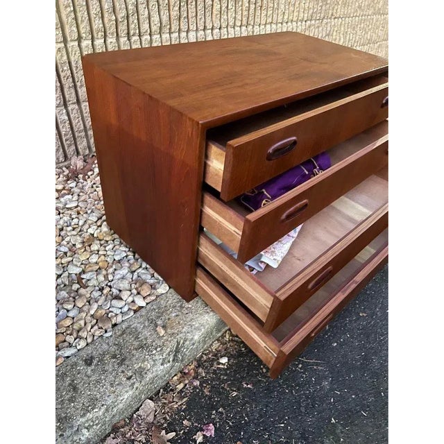 Mid 20th Century Mid Century Teak 4 Drawers Wall Unit. For Sale - Image 9 of 11