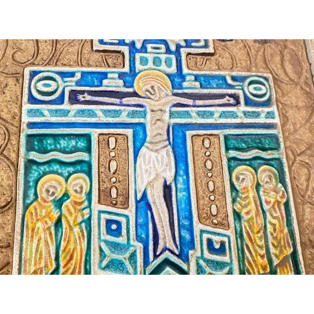 Brown Large Wall Decorative Dish in Majolica Green, France, 1981 For Sale - Image 8 of 11