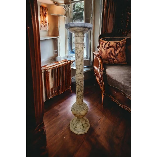 Octagonal Column in Mottled White Carrara Marble with Gray Veins, 1890s For Sale - Image 5 of 6