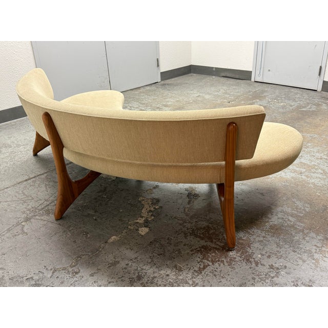 2010s Vladimir Kagan Style Mid-Century Modern Floating Curved Sofa For Sale - Image 5 of 12