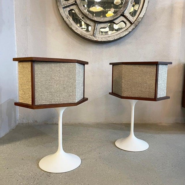 Mid-Century Modern 1968 Bose 901 Series Speakers on Eero Saarinen Tulip Bases For Sale - Image 3 of 11