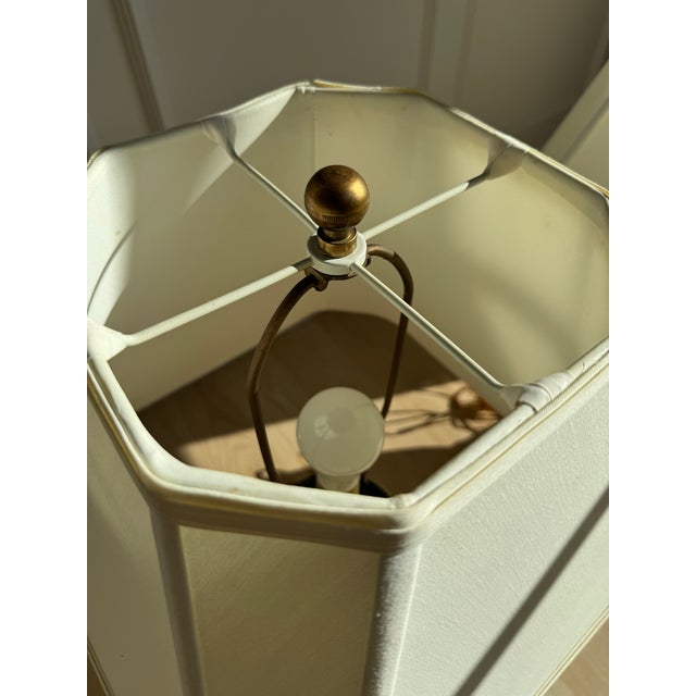 Chinoiserie Pair of Frederick Cooper Hand-Painted Porcelain Urn Table Lamps, C. 1970s For Sale - Image 3 of 9