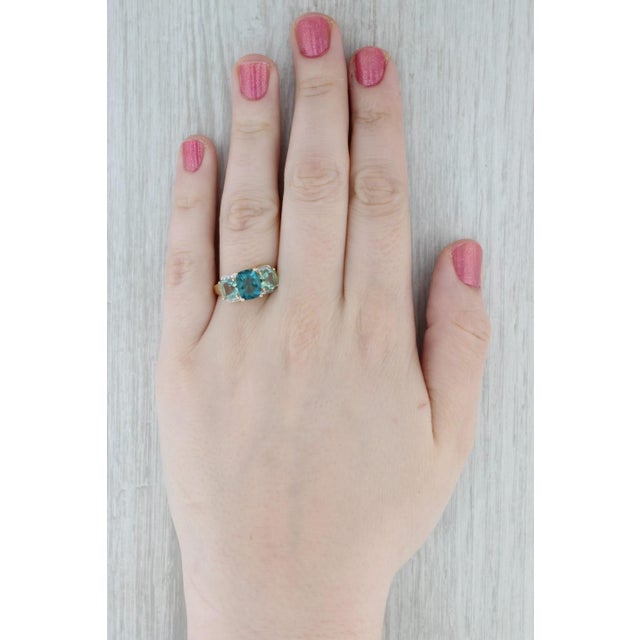 Light Green Mid 20th Century 4.92ctw Fluorite 3-Stone Ring 14k Yellow Gold Diamond Accents Size 9.25 For Sale - Image 8 of 8
