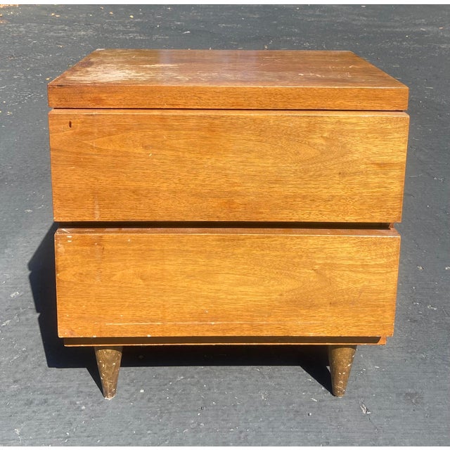 Mid-Century Modern Vintage Mid-Century Modern Walnut Nightstands by Bassett Furniture - A Pair For Sale - Image 3 of 9