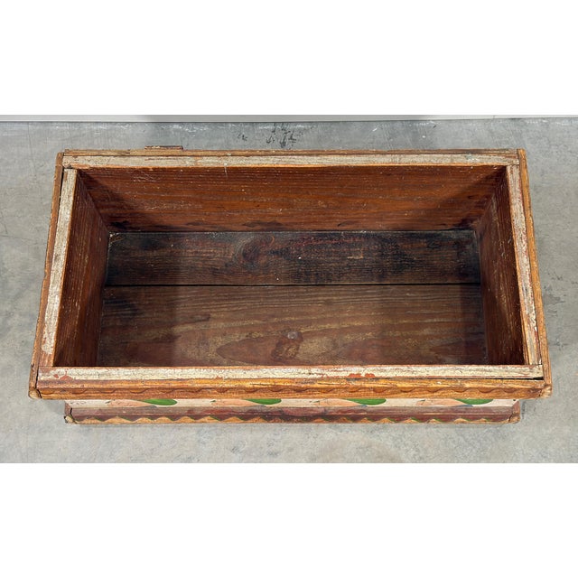 Brown Antique c.1900 American Folk Art Hand Painted Figural Storage Box / Blanket Chest / Cache Pot For Sale - Image 8 of 14