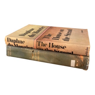 Set of Two Vintage Daphne Du Maurier Hardback Books For Sale
