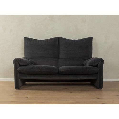 675 Maralunga Sofa by Vico Magistretti for Cassina For Sale - Image 6 of 13