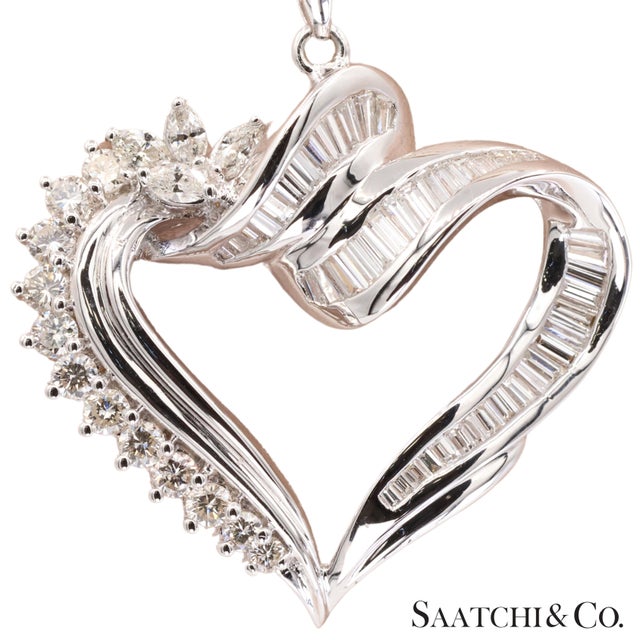 Contemporary 18k (750) White Gold Natural Diamond Heart Shape Pendant With Chain For Sale - Image 3 of 11