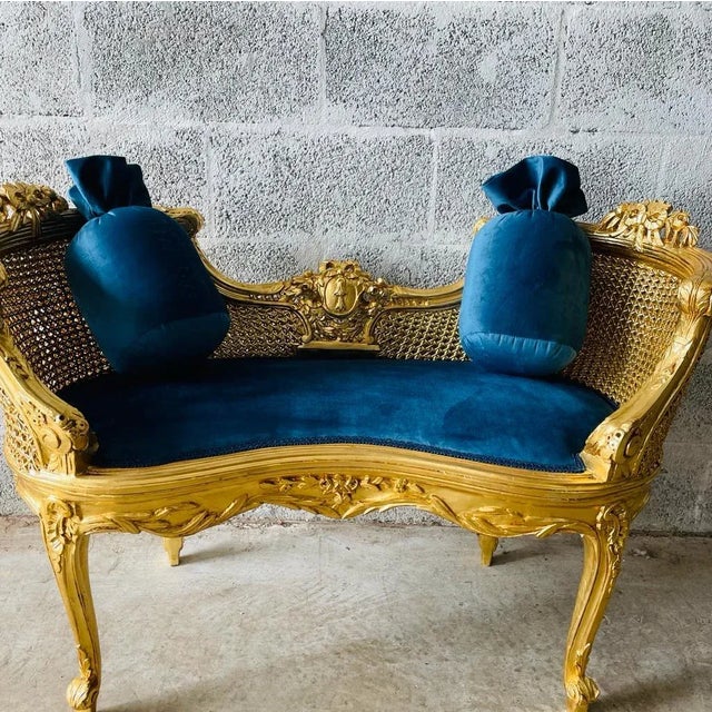 Beautiful French Louis XVI, small bench can also be used as a chair. Completely repainted in new 24 karat gold leaf +...