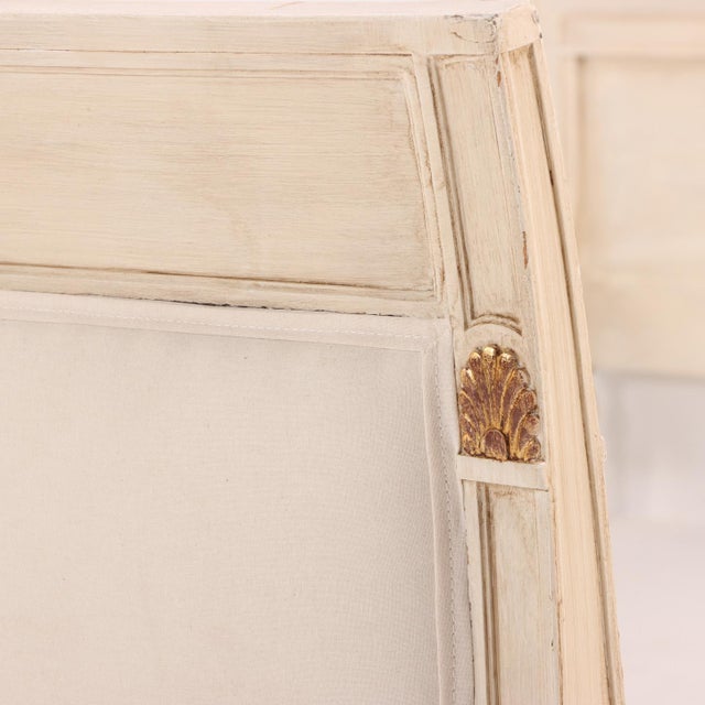 A French Directoire Style Painted and Carved Queen Bed, C. 1950. For Sale - Image 4 of 10