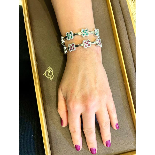 Emerald and Diamond and Gold 37 Grams Cuff Bangle /Bracelet in 18 Karat Gold For Sale - Image 14 of 18