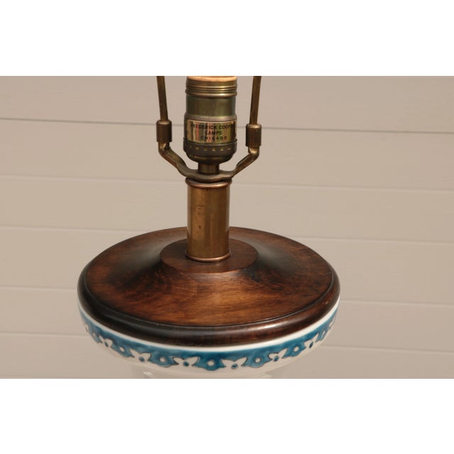 Japanese Frederick Cooper Kakiemon Style Table Lamp For Sale - Image 3 of 9