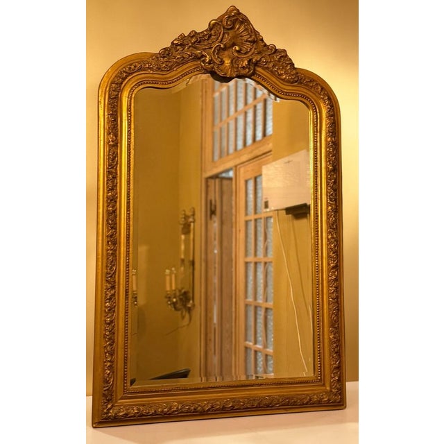 Vintage Crested Mirror, 1920s, in Very Good conditions. Designed 1920 to 1949