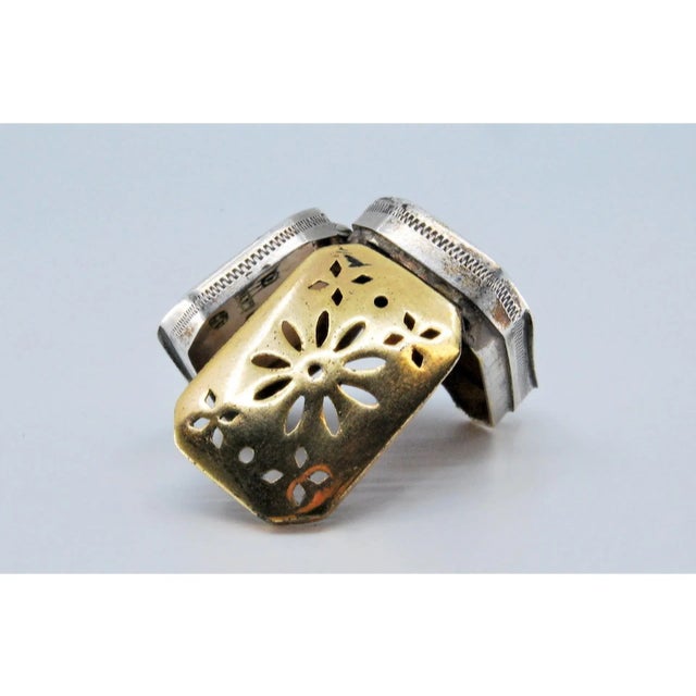 George III Silver and Gold Vinaigrette Box with Geometric Lid Engraving For Sale - Image 9 of 10