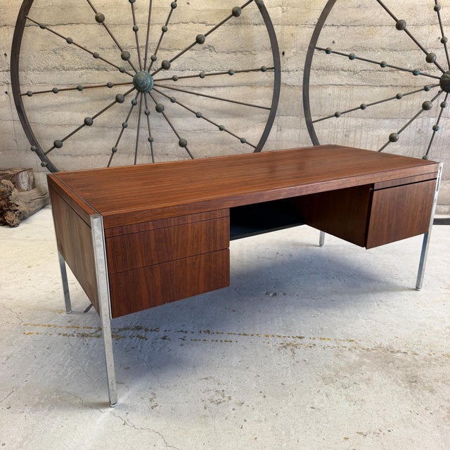 Chrome Mid-Century Modern Executive Desk Richard Schultz for Knoll International For Sale - Image 8 of 16