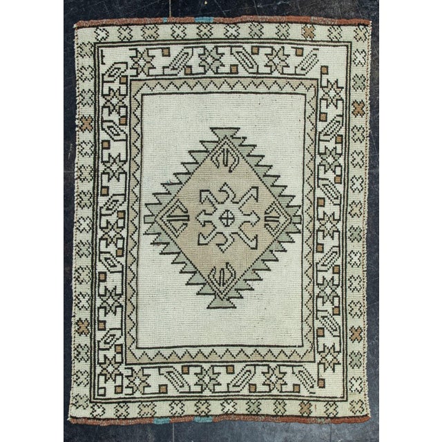 Ivory Turkish Vintage Rug 2'6" x 3'5" #20672 For Sale - Image 8 of 8
